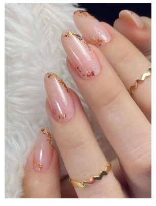 detalles dorados uñas nails