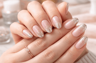 Uñas para comuniones elegantes y naturales | Lima’s Barakaldo